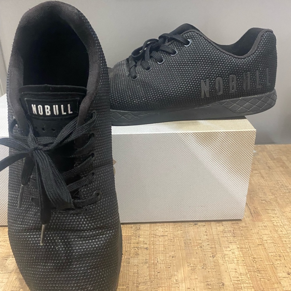 NO BULL men’s 10.5 EUC